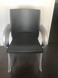 4 stoelen TOONZAAL